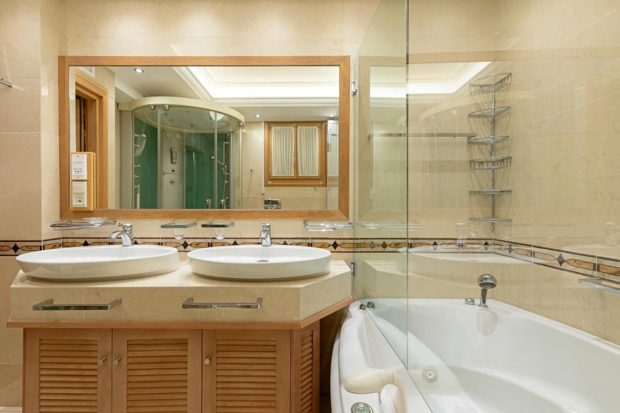 Vouliagmeni'S Elegance By Acropolis Suites Atena Exterior foto