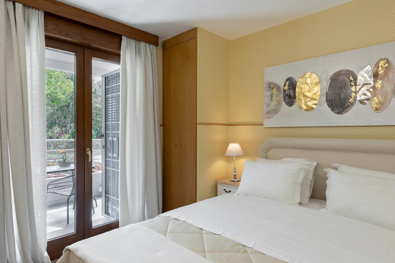 Vouliagmeni'S Elegance By Acropolis Suites Atena Exterior foto